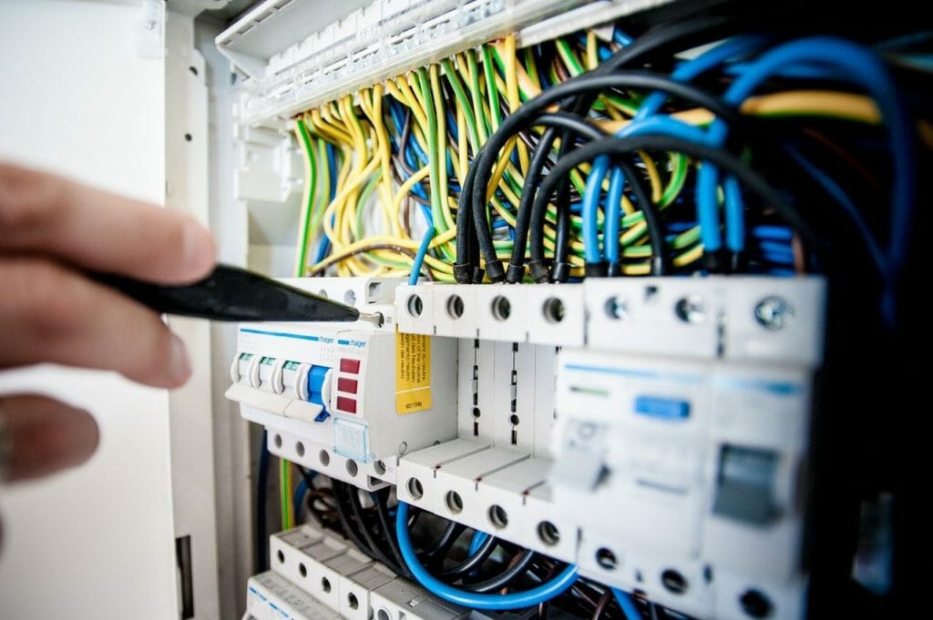 Prüfung für stationäre und ortsveränderlicher Elektrogeräte und Maschinen